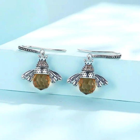 “Amber Abdomen Queen Bee” Faceted Tomenta Bumblebee Honeybee Victorian Earrings - Picture 11 of 16